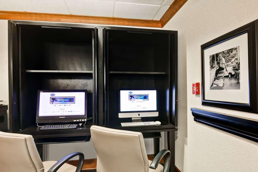 Hotel Hampton Memphis-poplar 3*