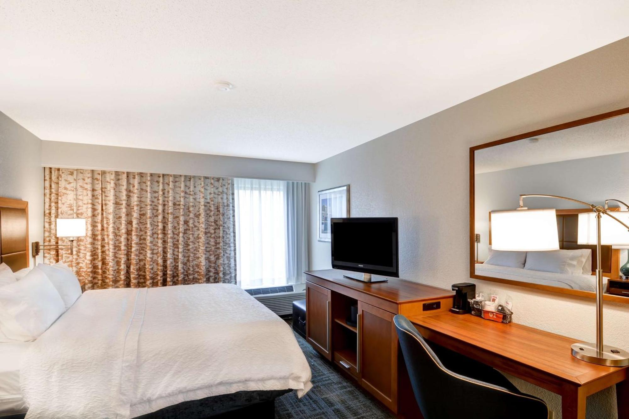 Hotel Hampton Poplar 3*